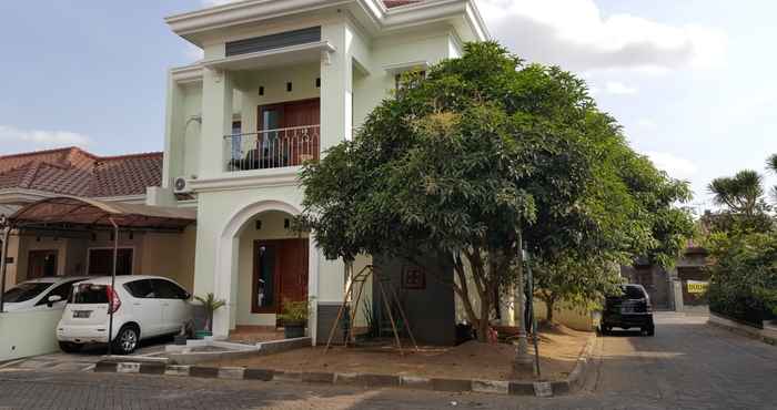 Exterior Darmono Homestay Syariah