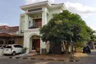 Exterior Darmono Homestay Syariah