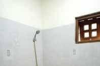 Toilet Kamar Darmono Homestay Syariah