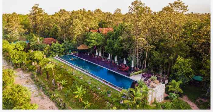 สระว่ายน้ำ Bong Thom Forest Lodge