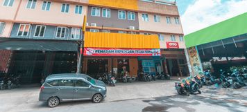 Bangunan 2 OYO 1907 Pangrango Residence Near RSUD Cengkareng