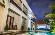 Kolam Renang 3 Bali Twins Apartment 