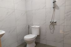 客室内バスルーム SPOT ON 2040 House of Peach Syariah Near RSUP Hasan Sadikin