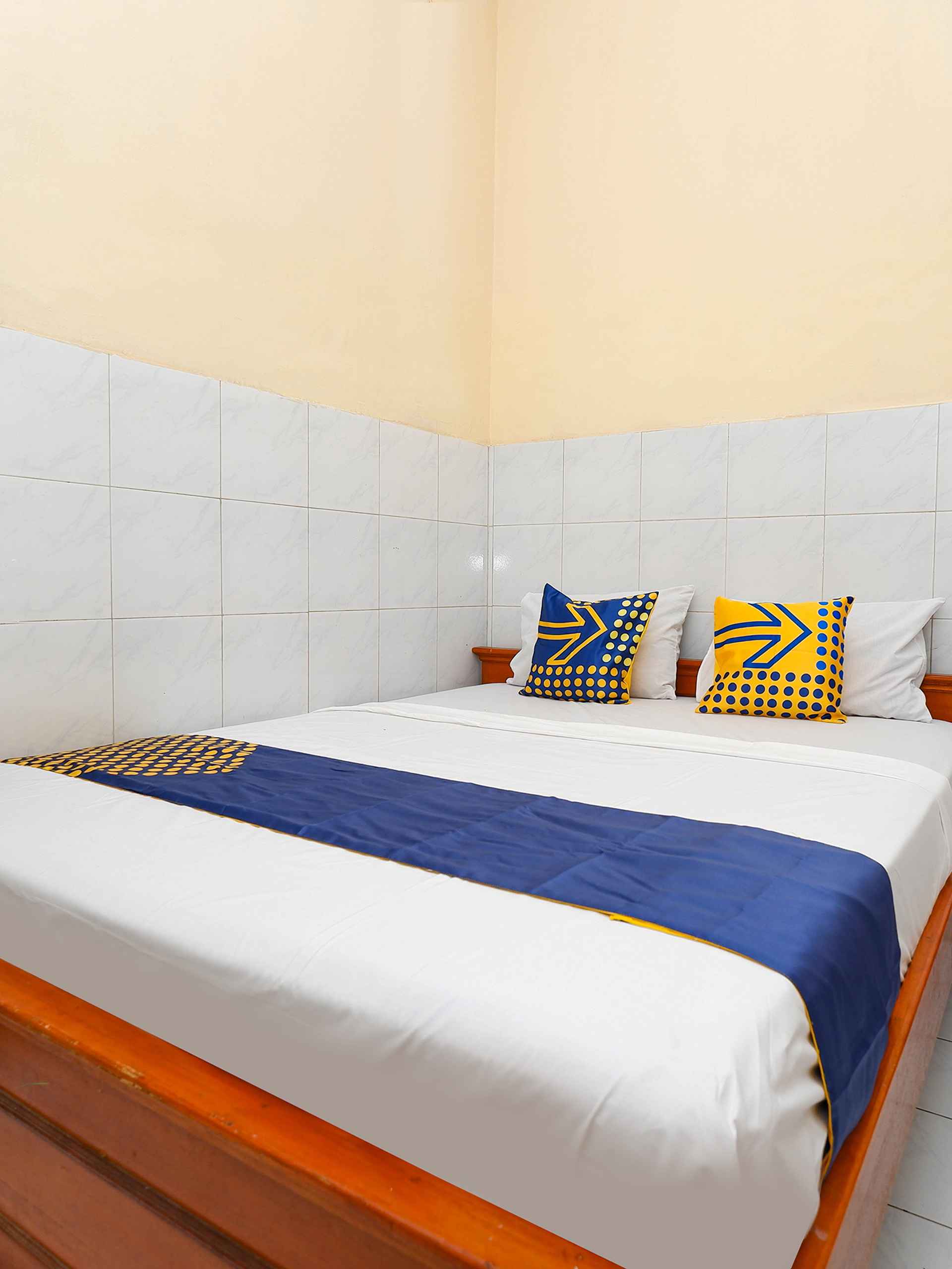 Bedroom SPOT ON 2011 Hotel Mekar Sari