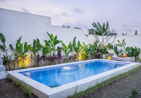 Swimming Pool Villa Orked 2