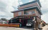 Exterior 2 OYO 2010 Satria Guest House