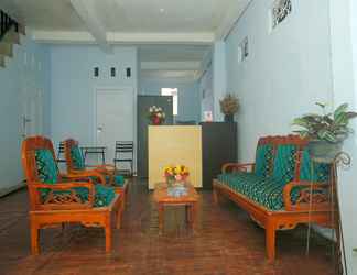 Lobby 2 OYO 2049 Tassa Residence Syariah