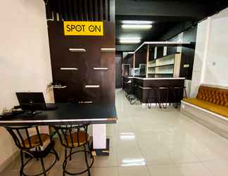 Lobby 2 SPOT ON 2051 Sho Family Homestay & Resto