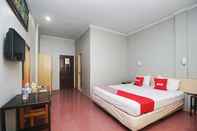 In-room Bathroom OYO 2079 Jambi Raya Hotel