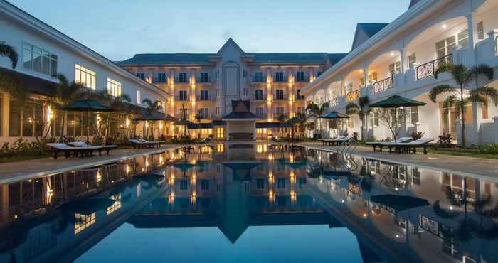 Kolam Renang Glorious Hotel & Spa