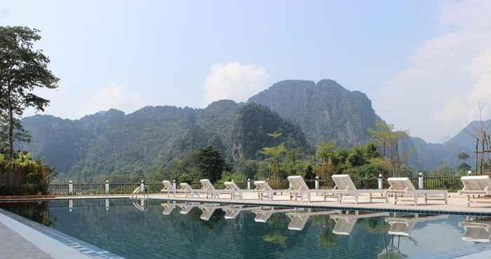 Kolam Renang The Grand Riverside Hotel 2 Vangvieng