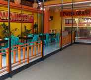 Quầy bar, cafe và phòng lounge 5 Grand Amalia Hotel Gorontalo