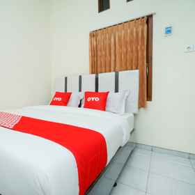 OYO 1642 Penginapan Anggrek Syariah 2 1, Hotel Pantai Dringu