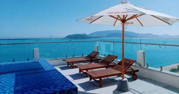 สระว่ายน้ำ Sun Kiss Hotel Nha Trang