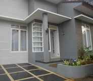 Exterior 2 Villa Puncak Garuda E16 - Prathivi