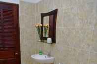 Toilet Kamar Thatsaphone Hotel