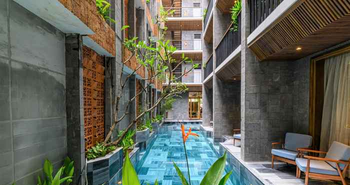 สระว่ายน้ำ Daisy Boutique Hotel and Apartment