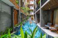 สระว่ายน้ำ Daisy Boutique Hotel and Apartment