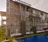 Kolam Renang 3 The Crown Residences at Harbour Springs