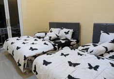 Kamar Tidur 7 Villa Golden Pinus By DP Planet