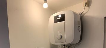In-room Bathroom 6 SKYEN Bellevue comfort Apartement Bandung City