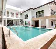 Kolam Renang 6 Modern Peak Suites & Resorts