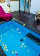 SWIMMING_POOL 