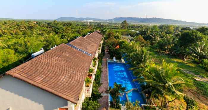 สระว่ายน้ำ Quynh Mai Resort