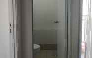 In-room Bathroom 7 NOS Room Bassura City