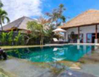 Bangunan 2 Villa Emerald