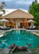 SWIMMING_POOL Villa Emerald