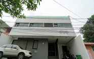 Exterior 4 OYO 1953 Residence Stasiun Tebet Syariah Near RS Hermina Jatinegara