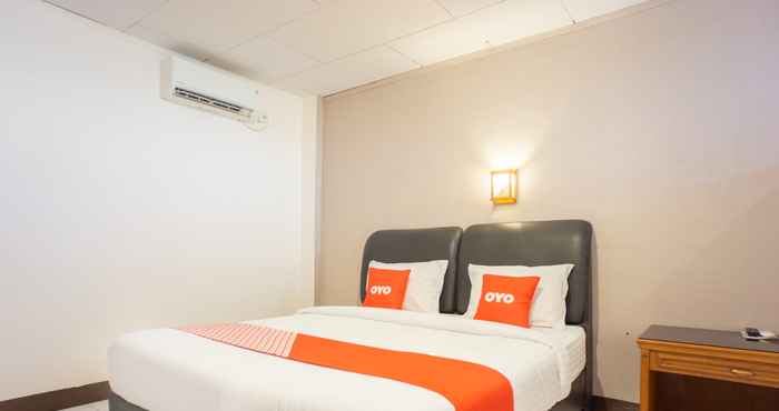 Kamar Tidur OYO 2180 Vina Vira Hotel