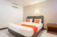 Kamar Tidur OYO 2180 Vina Vira Hotel