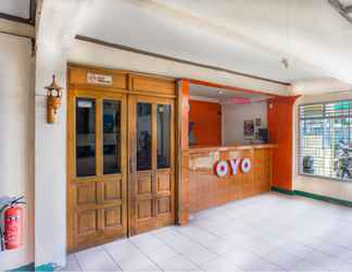 Lobi 2 OYO 2180 Vina Vira Hotel