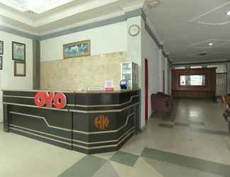 Lobi 2 OYO 2057 Hotel Kharisma