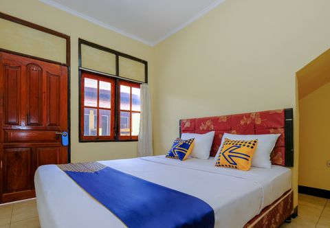 Bedroom OYO 2185 Hotel Elen