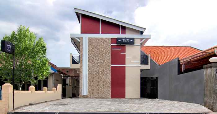 Luar Bangunan Orshid House