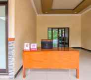 Lobby 6 OYO 2162 Pondok Wisata Sri Widodo