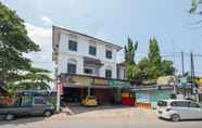 Exterior 2 OYO 1906 Zhafira Guest House Syariah