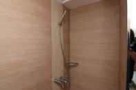 Toilet Kamar Minimalist 1BR Greenlake Sunter By Frits