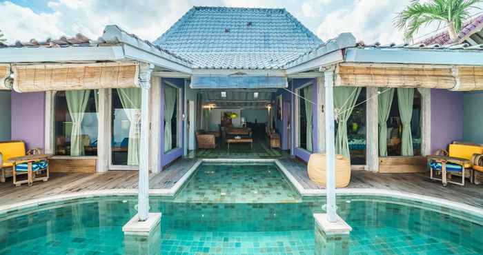 Kolam Renang Villa West