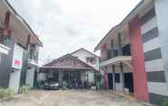 Luar Bangunan 4 OYO 2187 HM Guest House