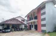 Luar Bangunan 7 OYO 2187 HM Guest House