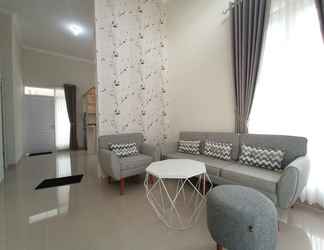 Lobi 2 Villa Emerald K8 by N2K