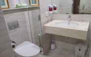 Toilet Kamar 2 The Cabin Apartment Unit 15A09