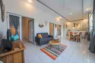 Lobby 3 Bedroom Tropical Designed Villa Near Seminyak