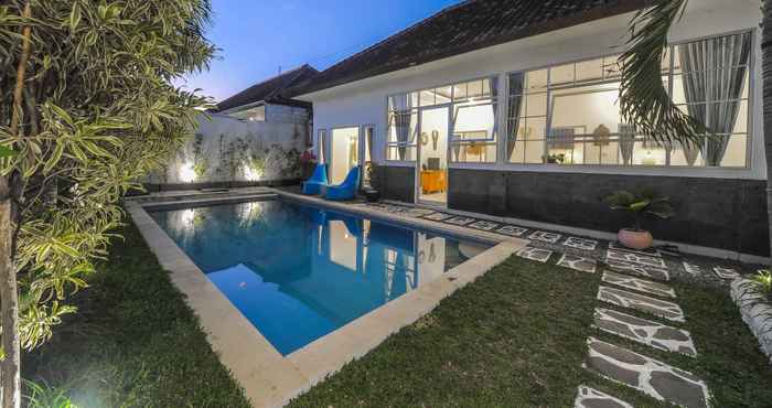 Kolam Renang 3 Bedroom Tropical Designed Villa Near Seminyak