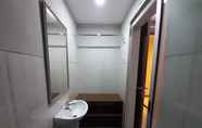 Toilet Kamar 7 Sriwijaya Hotel