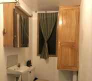 In-room Bathroom 7 Island Hostel and Tours Coron